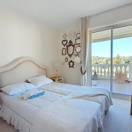 2p Lumineux Avec Grande Terrasse, Vue Sur Le Golf Apartment