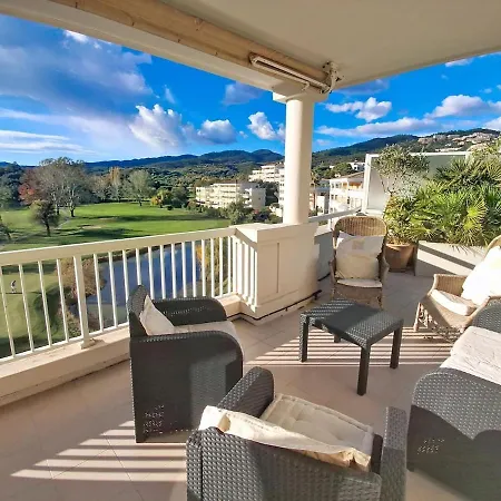 2p Lumineux Avec Grande Terrasse, Vue Sur Le Golf Apartment